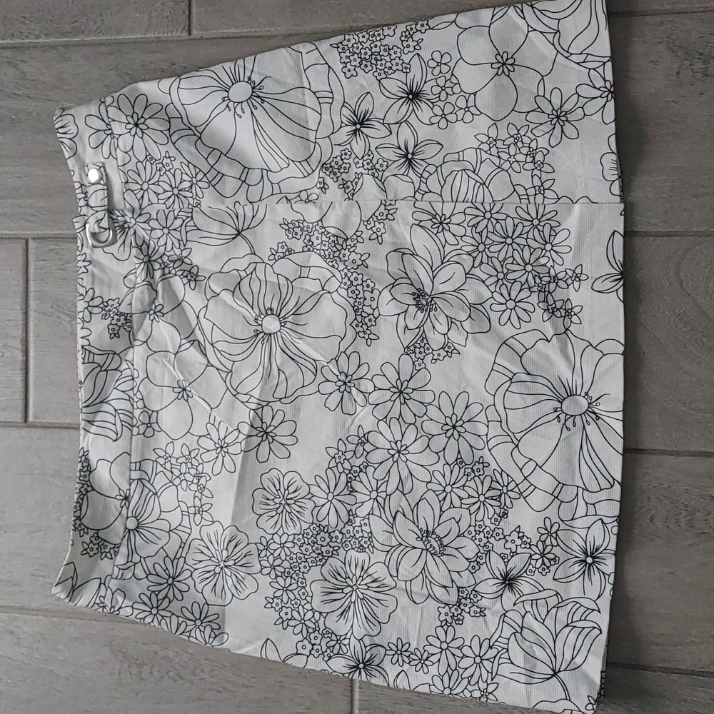 Women's Size 16 Versailles White Mini Skirt With Black Outlined Flowers Y2K - Picture 2 of 12